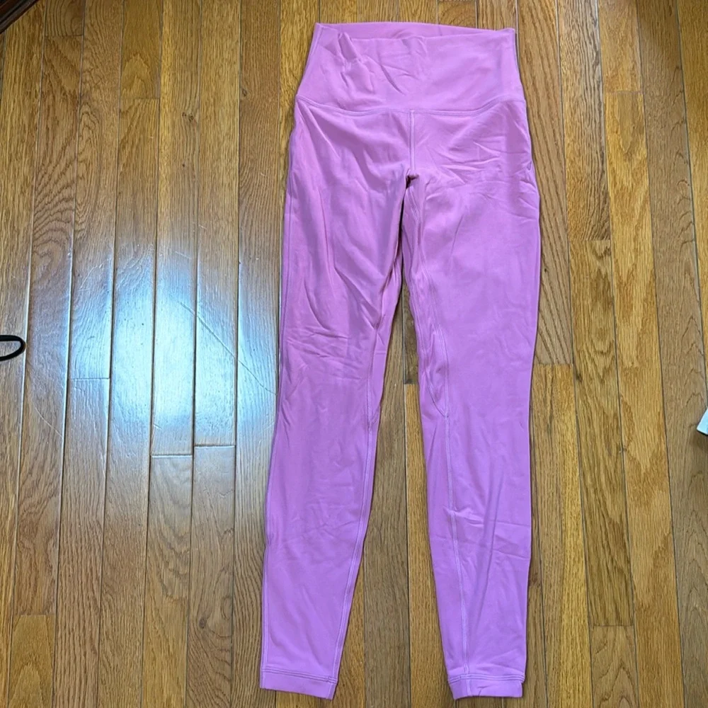 Lululemon pink leggings and great condition - Picture 1 of 3